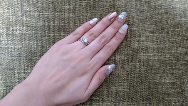結婚指輪と合わせてもかわいいです
