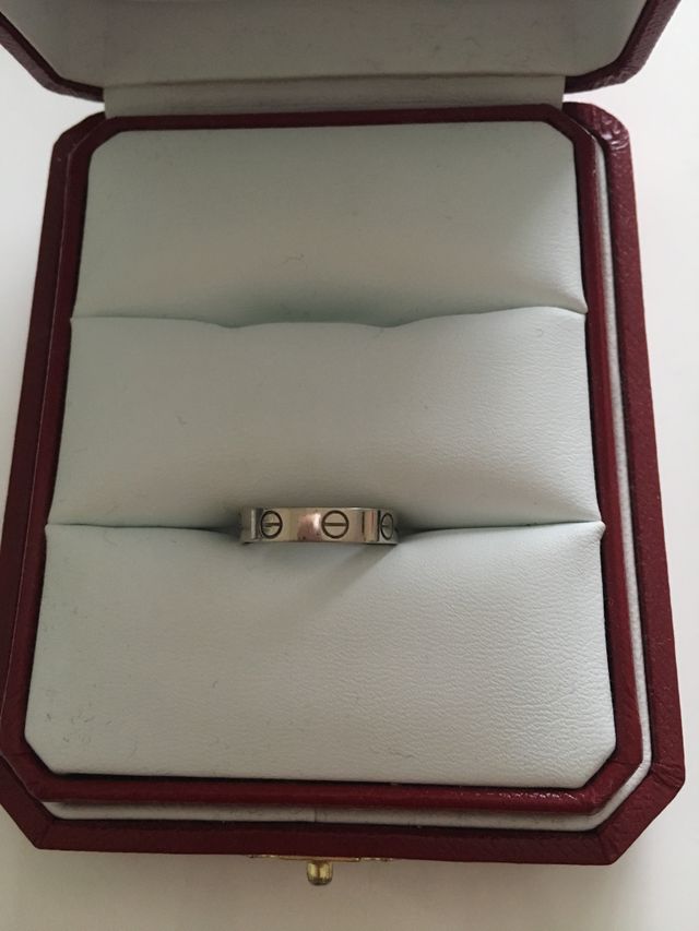 専用の箱に入れた時です。上の部分にもう一つ指輪が入ります。