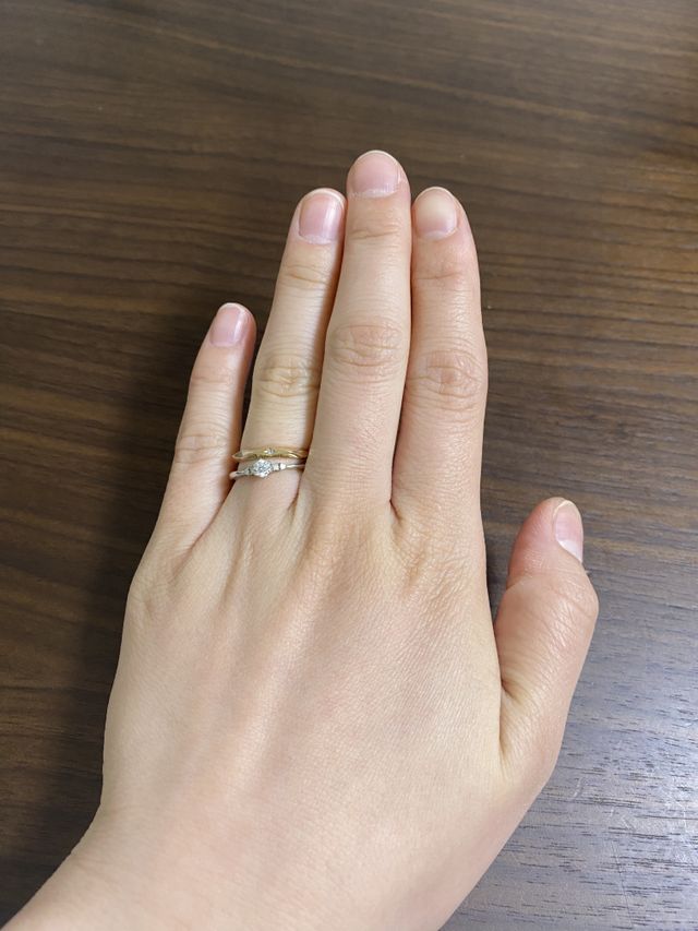 手につけた感じフィットして色味もとても良いです。