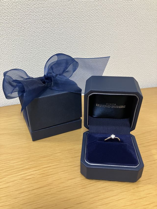 婚約指輪とケースのセット