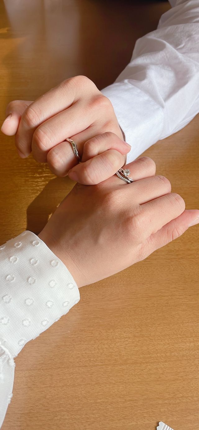 重ね付けが可愛くてお気に入り
指のラインも綺麗に見えるみたい