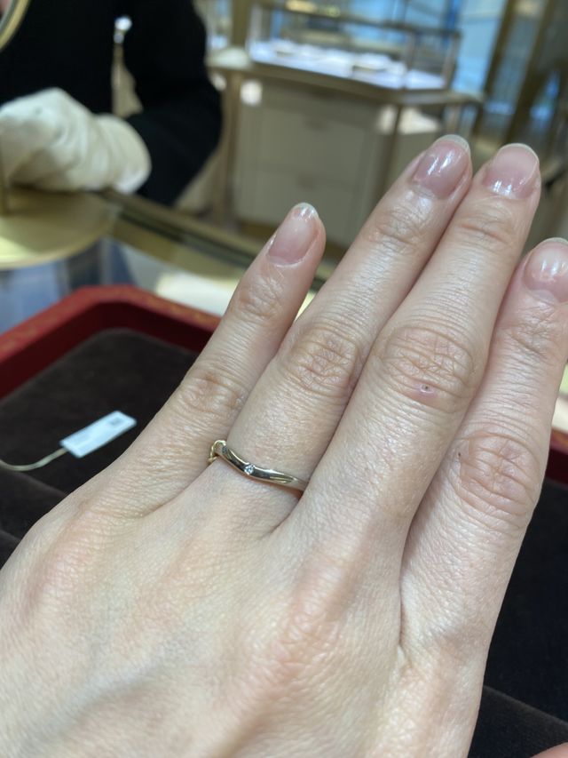 指が綺麗に見えるデザインでした。