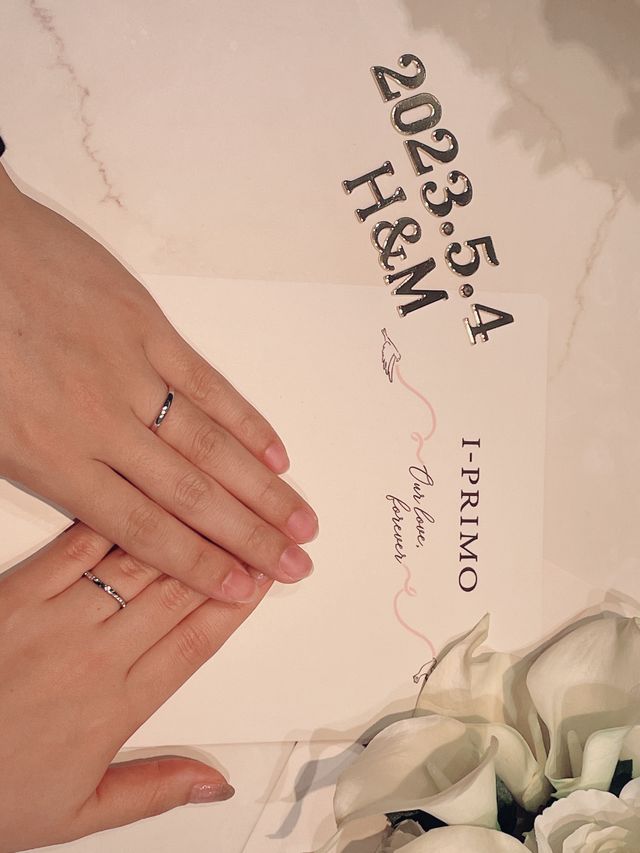 デザインがシンプルでも華やかに見えるところに惹かれました。