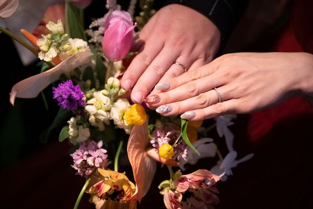 結婚式でブーケと一緒に。
ギラギラしすぎないハーフエタニティ