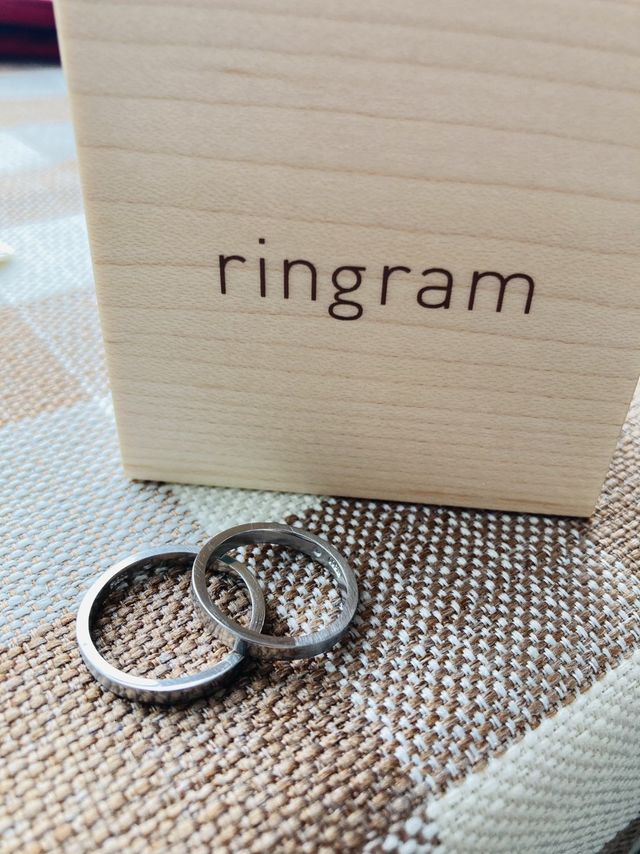 木の箱はリングケースです