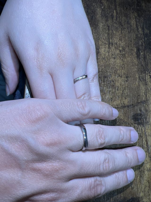 カラーはグレーゴールド購入しました。
色合いもよかったです。