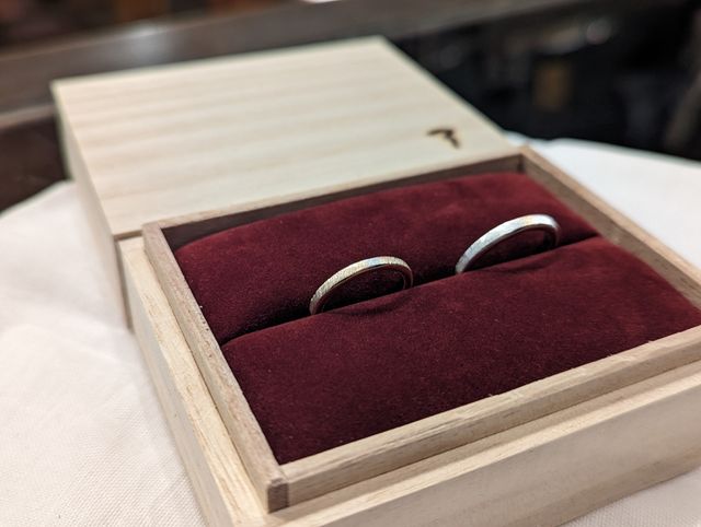 布目模様、プラチナとブラウンゴールドで素材交換をしました。