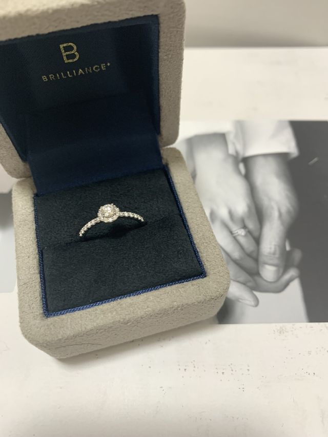 郵送で届いたBOXとともに