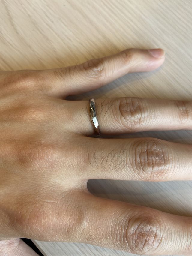 指輪を着用した画像です