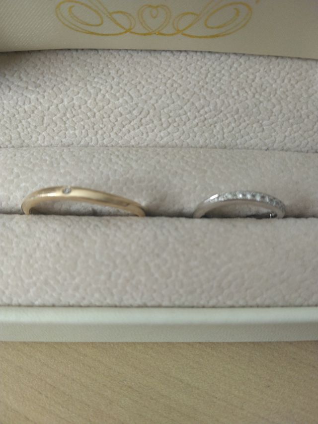 男性の指輪はオプションでダイヤモンドを入れました