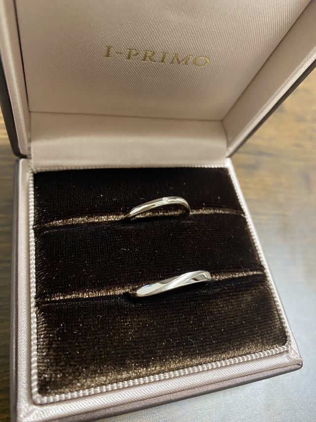 デザインはシルプルですがウェーブでとても指に馴染みやすい。