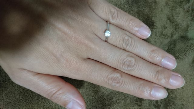 小粒ダイヤがきらっと輝く