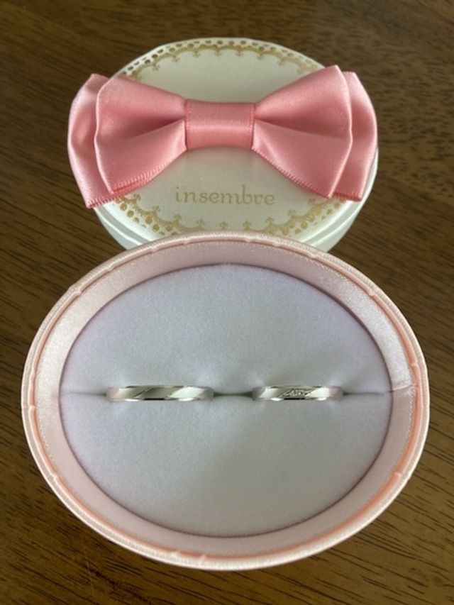 艶消しマットタイプの指輪ですが、上品な輝きがあります。