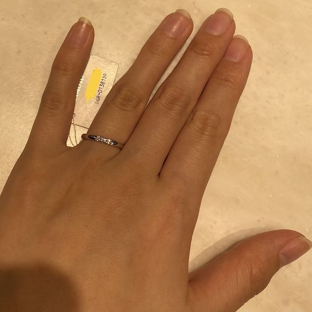 三粒のダイヤがかわいいです