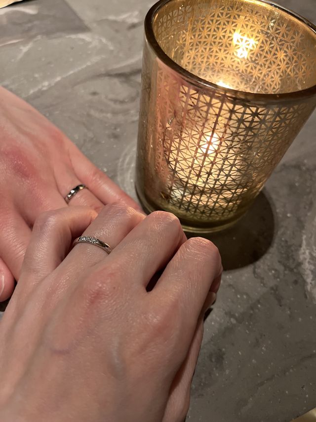 指輪をつけた様子です。