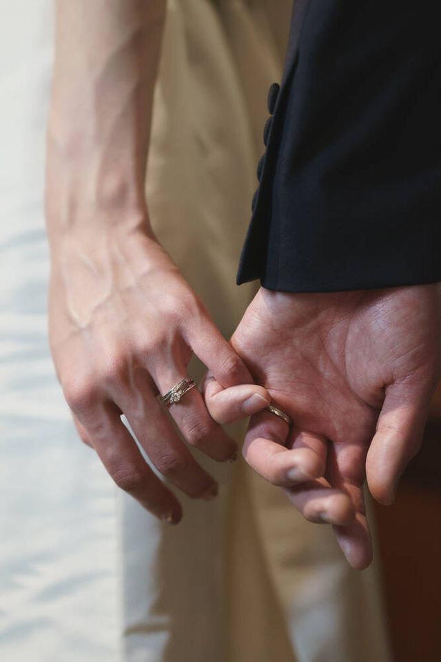 サイドのメレダイヤとウェーブデザインがポイントです。