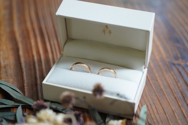 ピンクゴールドの指輪です。