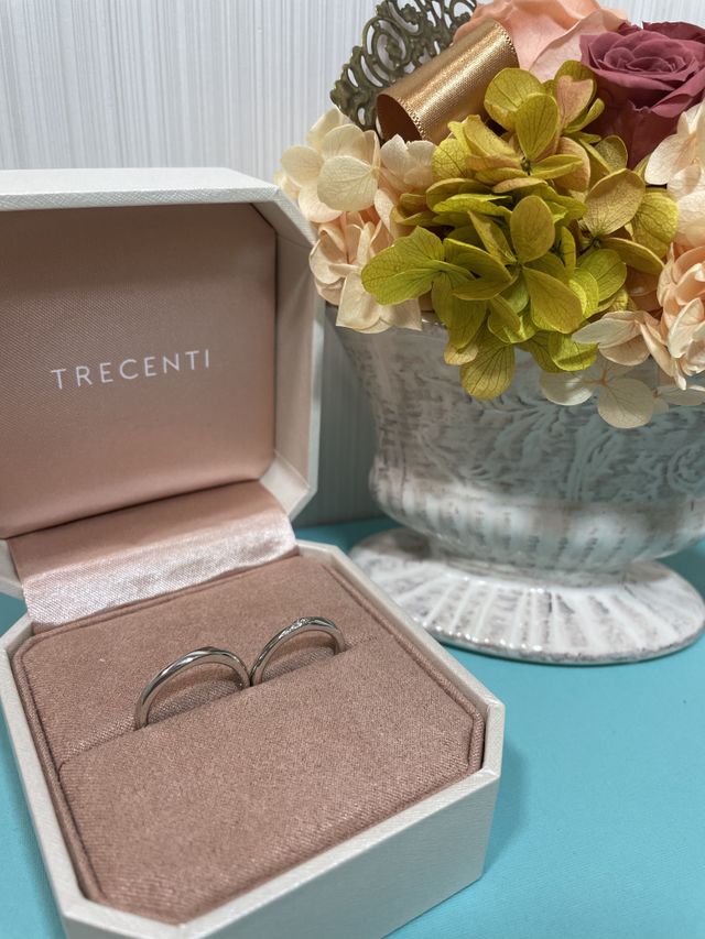 新婦用は5石のダイヤがはいっています