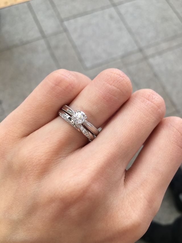 エンゲージとマリッジ重ね着け
どちらも5号
メンズは11.5