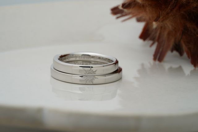 裏面ではレーザーで刻印を入れてもらいました