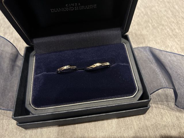シンプルなのでダイヤモンドの輝きが目立つところが良いです。