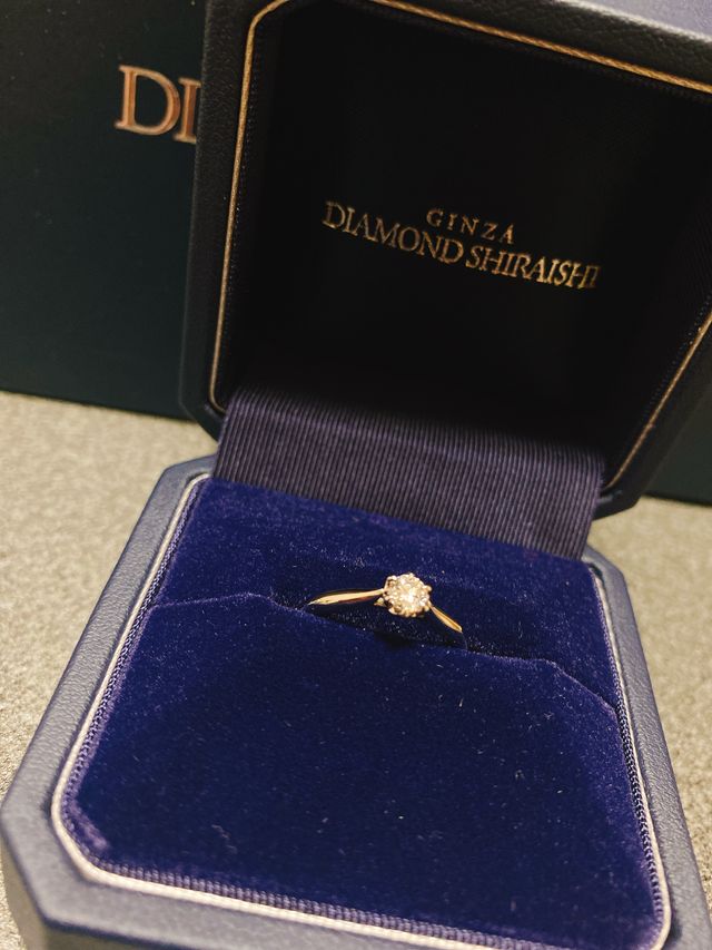 ホワイトリリーのデザインです。