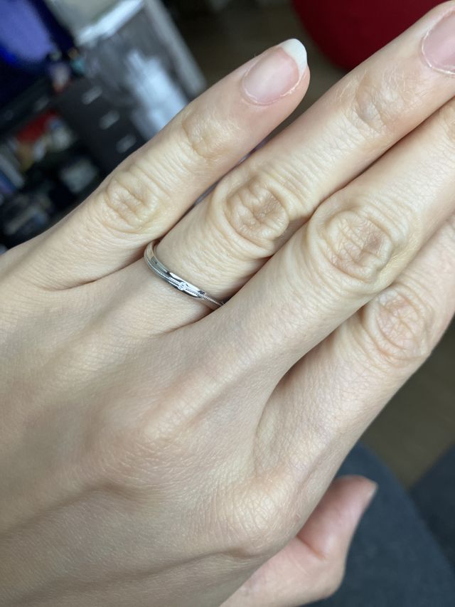 細いラインで、やらるやかなウェーブがかかってます