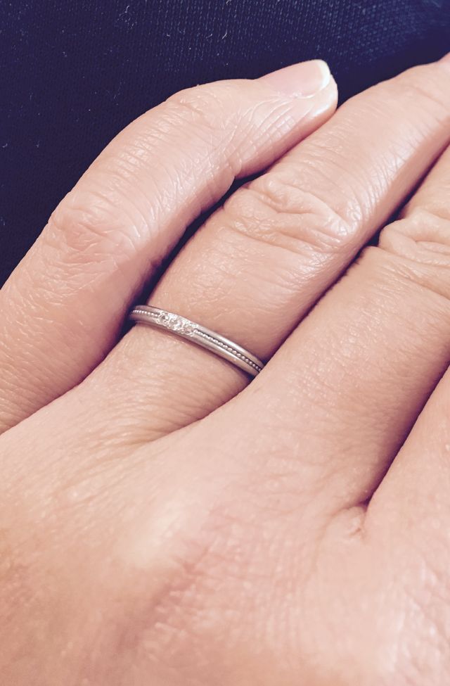 小さなダイヤが３つ