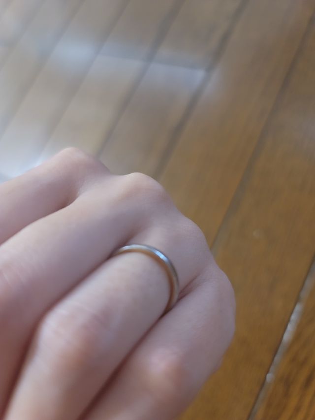 内側は3種類の色味から選べます。写真はアプリコットゴールド