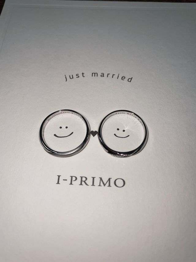 向かって左側が新郎、右側が新婦です。