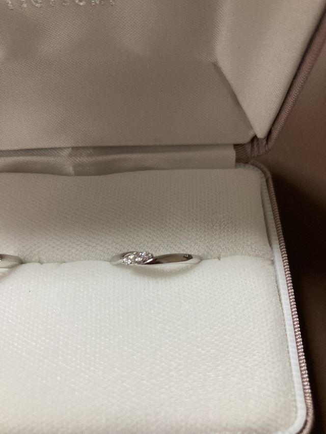 指に馴染みやすく付けやすいです。