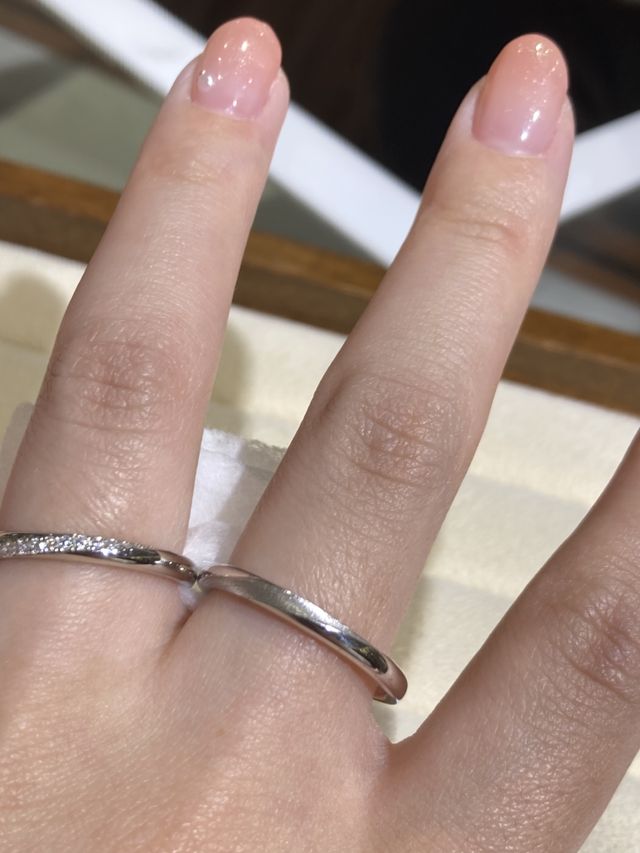 男性と女性のペアでの着用です。