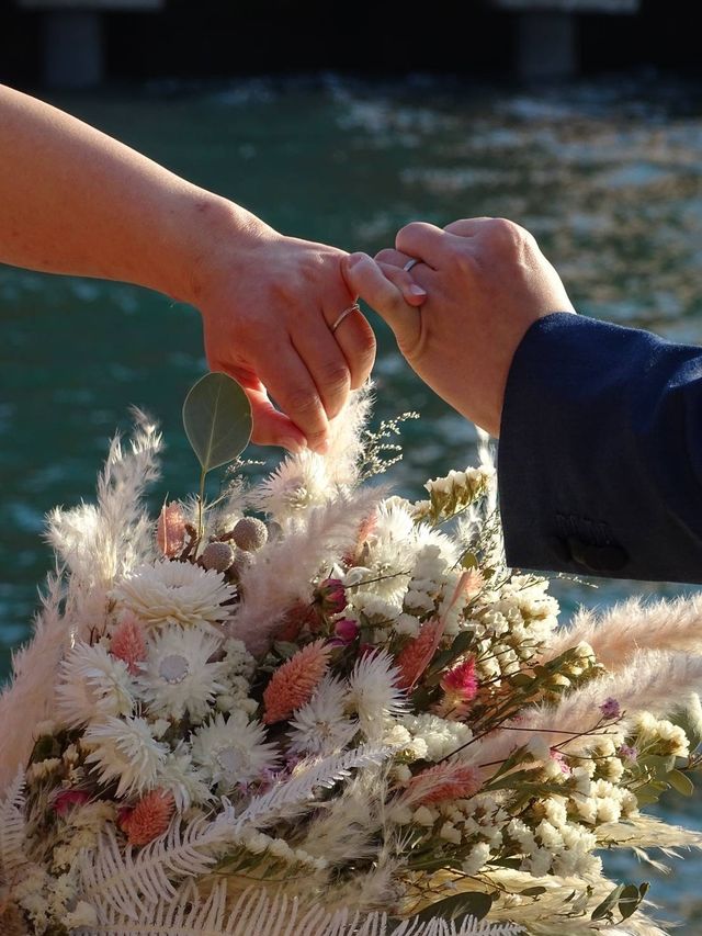 ウエディングブーケといっしょに、前撮りにて。