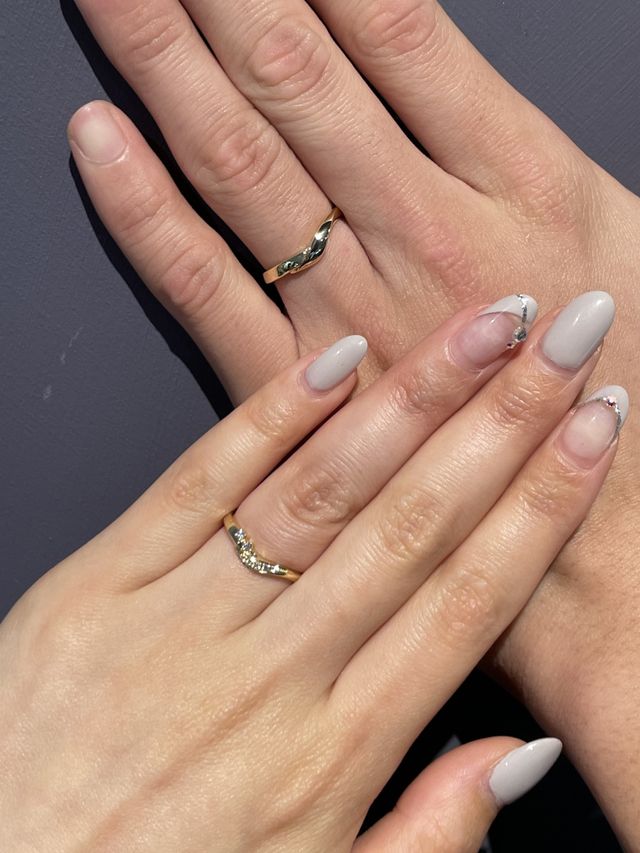 プラチナからゴールドに変更し、男性用はツヤありに変更しました