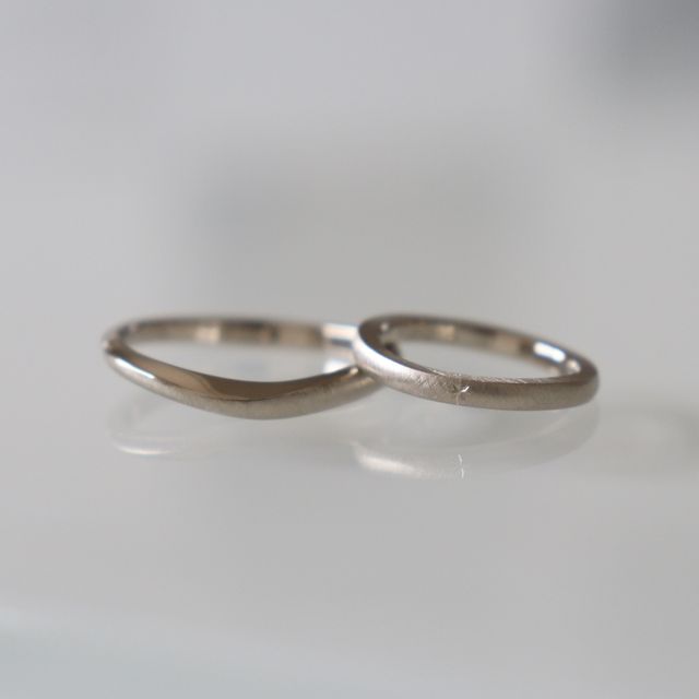 サテン細の加工と材質をお揃いにしました。