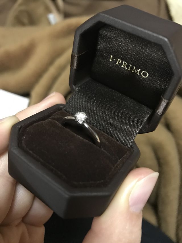 アイプリモの指輪です。シンプルなシリウスタイプです