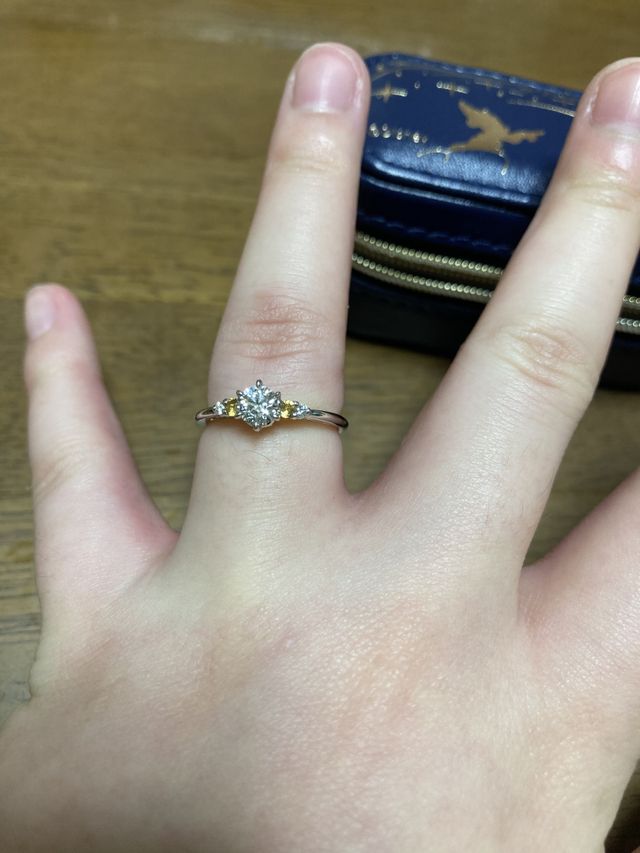 シンプルで飽きがこない、でも二人らしいデザインにしました。