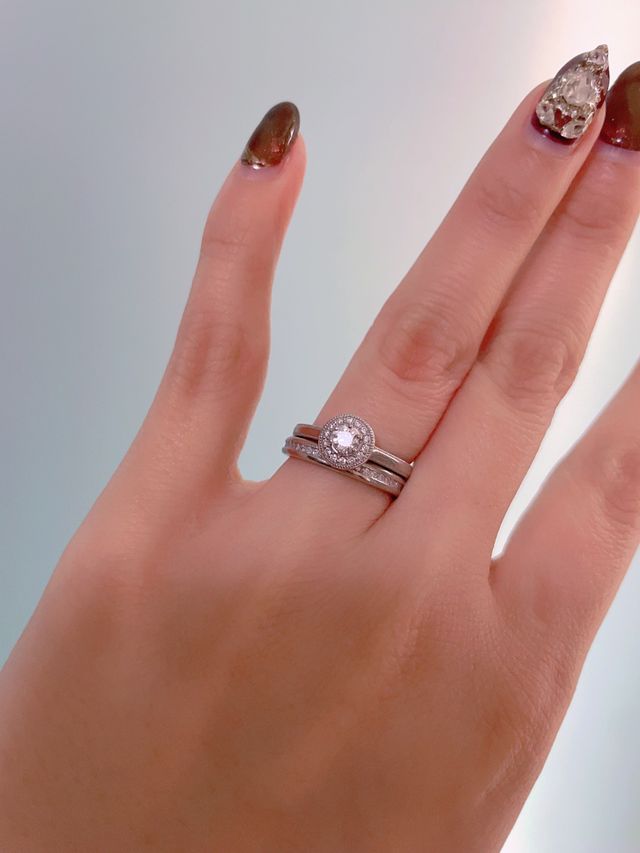 結婚指輪と重ね付けしても隙間が開かない