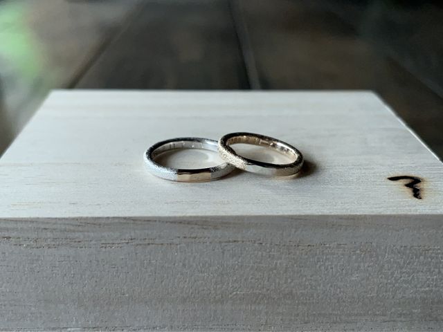 結婚指輪とボックスの写真です。
