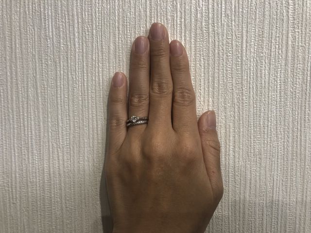 上が婚約指輪、下が結婚指輪です。