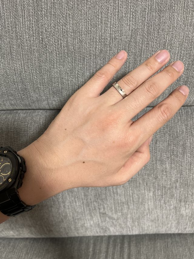 仕事以外は基本着用しています。