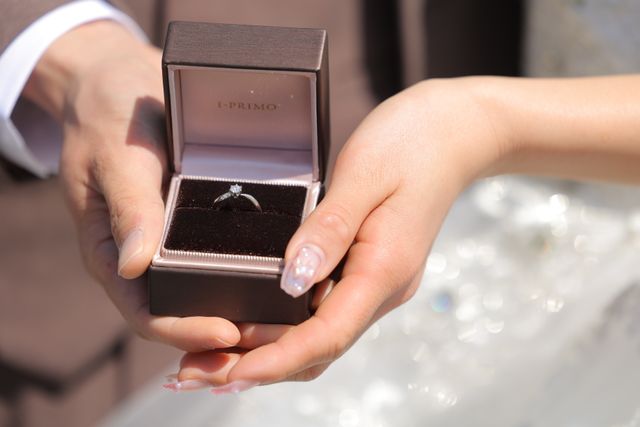 前撮り時に撮影した婚約指輪写真です。