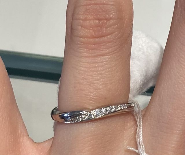 こちらは店舗で試着した際の写真ですが、こちらを購入しました！