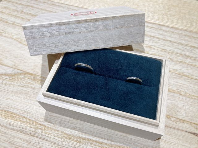 結婚指輪です。木箱が素敵でした。