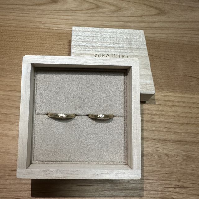ゴールドの色みやリングの細さも良く、BOXも可愛いです。