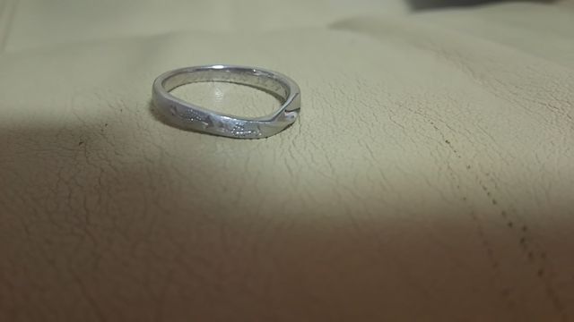 わたしの指輪に入ってるのと同じお花の柄をほってもらいました