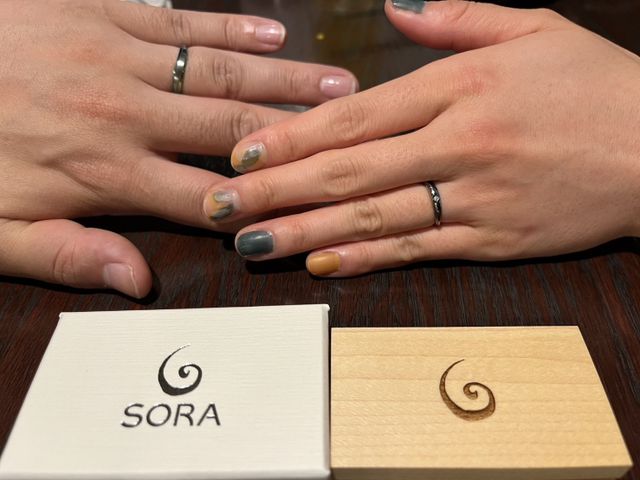 コンパクトな木箱で可愛いケースでした！