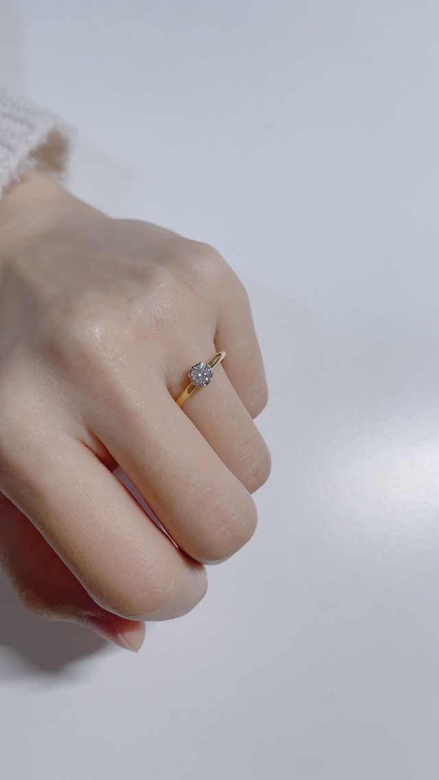 シンプルなデザインですが、ダイヤモンドが大きく見えます。