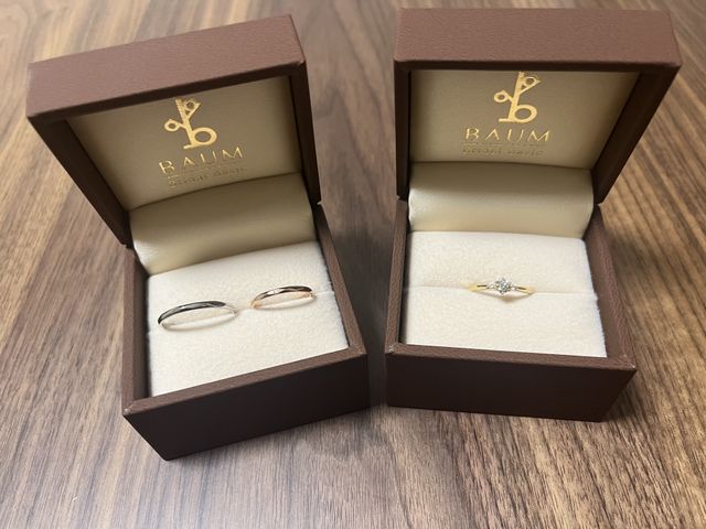 エンゲージリング:ゴールド
結婚指輪　夫:プラチナ