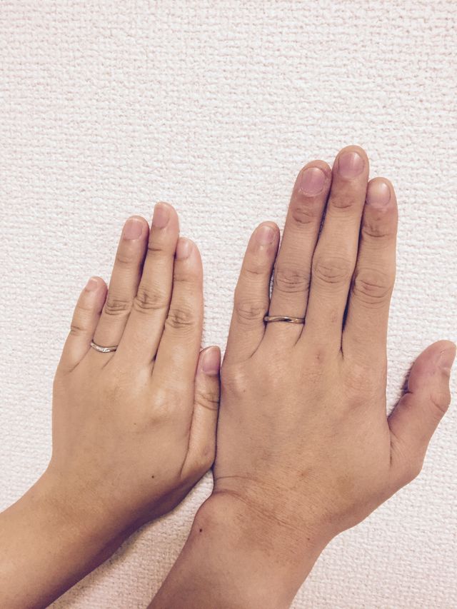 結婚指輪です。左が妻で、右が私になります。
